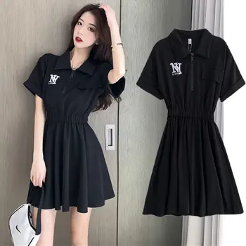 Черна рокля, секси лято 2023, нов корейски стил, темперамент, тънка бродерия, трапециевидная къса тениска, поло яка, малка черна рокля