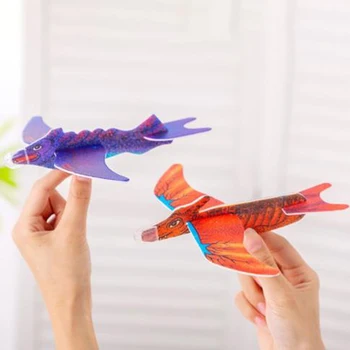 18 см Ръчно хвърляне на Въртящи самолет Играчка Динозавър Летящ планер играчки Модел Открит DIY образователна играчка за деца