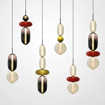 Модерен минималистичен креативен цветен стъклен окачен лампа под формата на леденца на клечка, дизайнерски интериор за ресторант, кафене, хотел