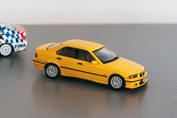 Модел на автомобила Werk83 1:64 M3 седан жълт цвят
