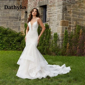 Сватбени рокли Dathyka с дълбоко V-образно деколте и накъдрен, бретельки-спагети, Русалка, класически придворен струята, сгъване, тюлевые апликации, копчета